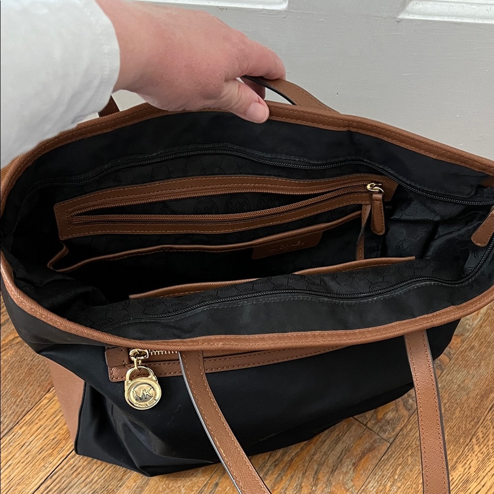 Michael Kors Black Nylon Leather 'Kempton' Tote Shoulder Bag Handbag Purse - Picture 5 of 9